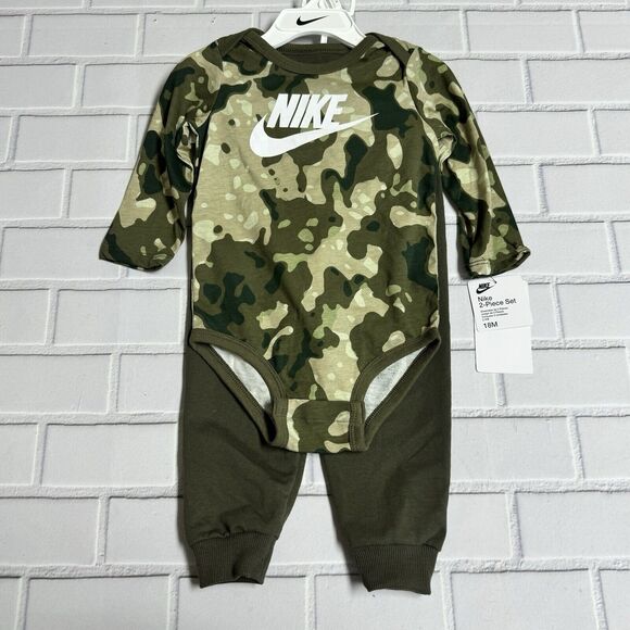 Nike Other - Nike Long Sleeve Bodysuit and Sweatpants 2-Piece Set Baby Boys 18 Months Camo